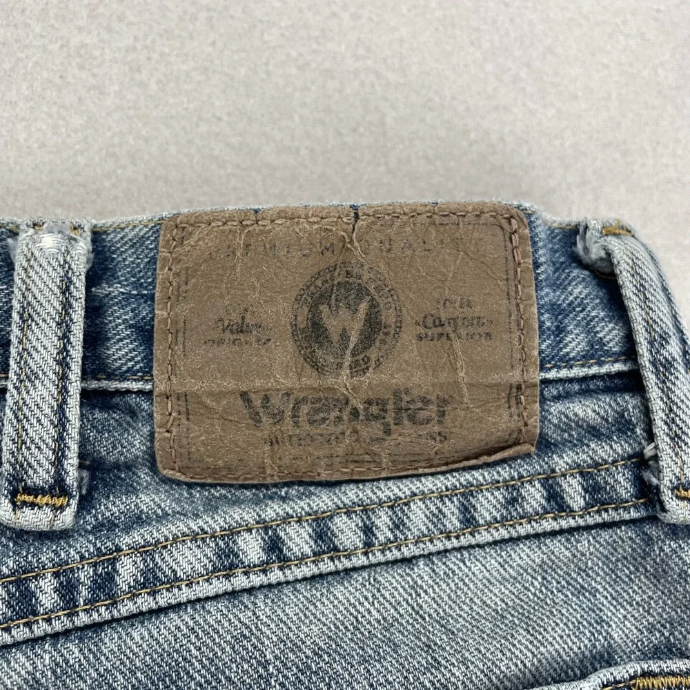 Wrangler Jeans Men's 36x32 97601VR‎ Straight Leg Faded Distressed Workwear Denim